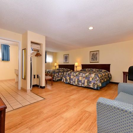 Tower Inn And Suites Of Guilford / Madison Экстерьер фото