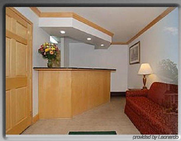 Tower Inn And Suites Of Guilford / Madison Интерьер фото