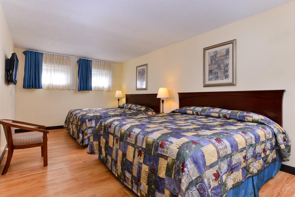 Tower Inn And Suites Of Guilford / Madison Экстерьер фото