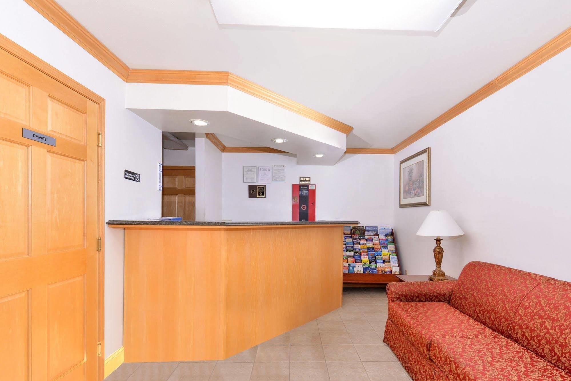 Tower Inn And Suites Of Guilford / Madison Экстерьер фото